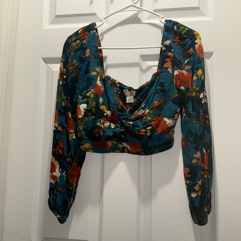 Selling a beautiful floral multicolored top. B.O.G Collective. Size Medium.